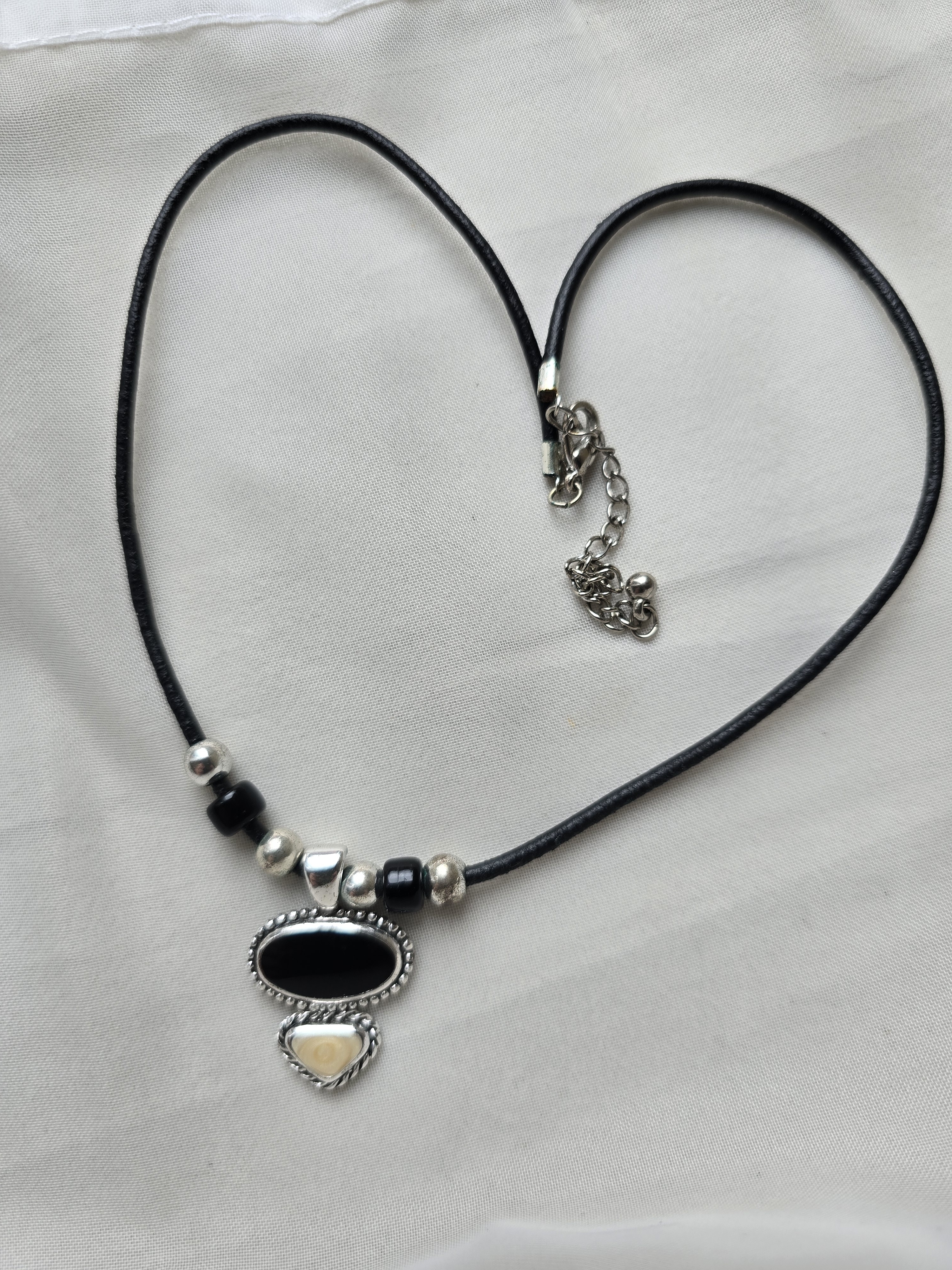 Kenneth Cole Black Leather Necklace With Silver Beads And Black Cream Stones 15$